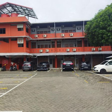 Oyo 92098 Kost Orange Syariah Hotel Makassar Exterior photo