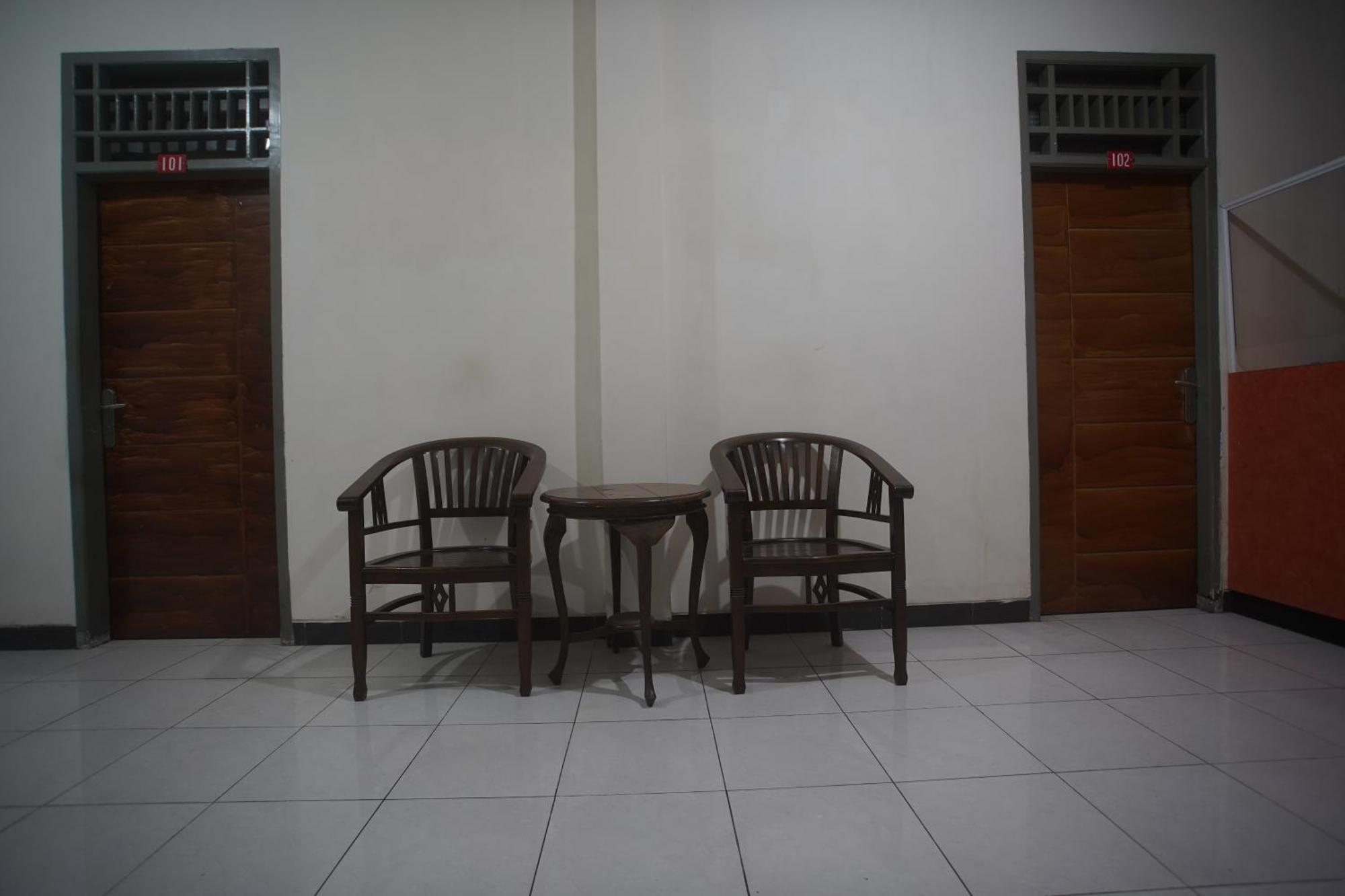 Oyo 92098 Kost Orange Syariah Hotel Makassar Exterior photo